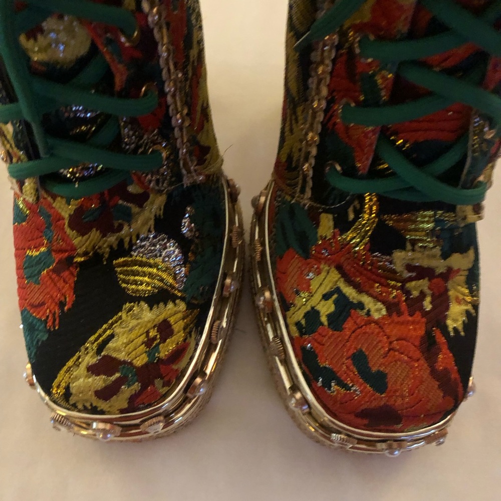 Azalea Wang Platform Boots Red Green Gold Tapestry Embellished Size 8.5 STUNNING - Picture 16 of 16